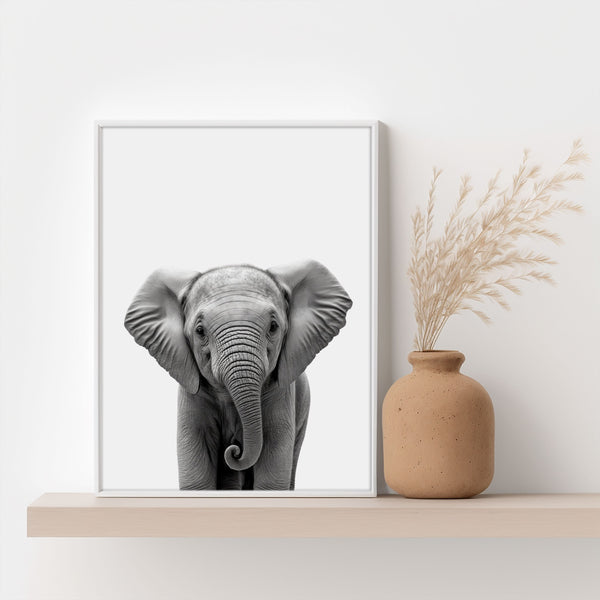 Lassen Sie die Liebe und Neugier eines Baby-Elefanten Ihr Zuhause bereichern.
