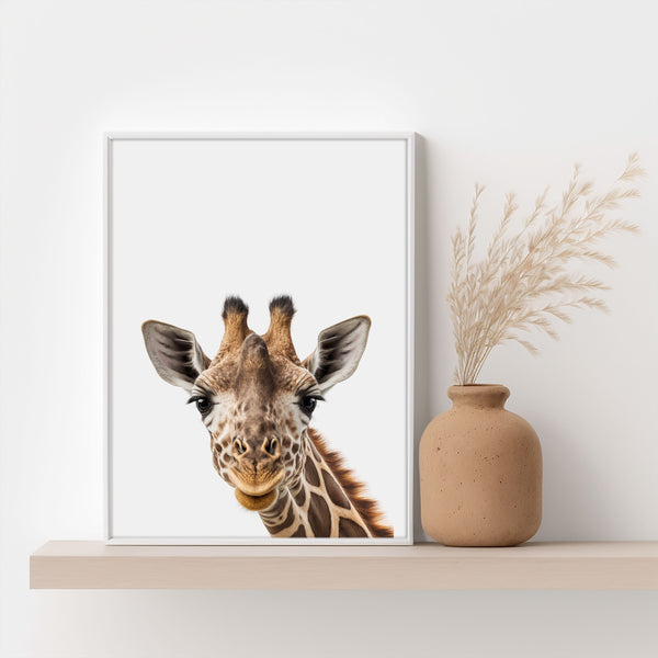Bringen Sie die Wunder der Natur in das Kinderzimmer mit unserem beeindruckenden Giraffe Poster.