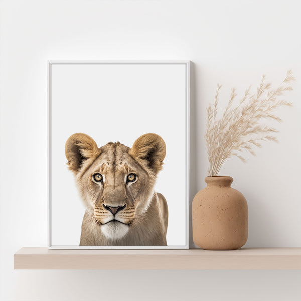 Unsere Löwin Poster zeigen die beeindruckende Stärke und Anmut dieses wunderbaren Tieres. Ein einzigartiger Hingucker für Ihr Zuhause oder Büro.